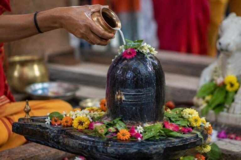सावन-2026-में-पड़ेंगे-4-सोमवार,-जानें-पूरी-तारीख-और-महत्व