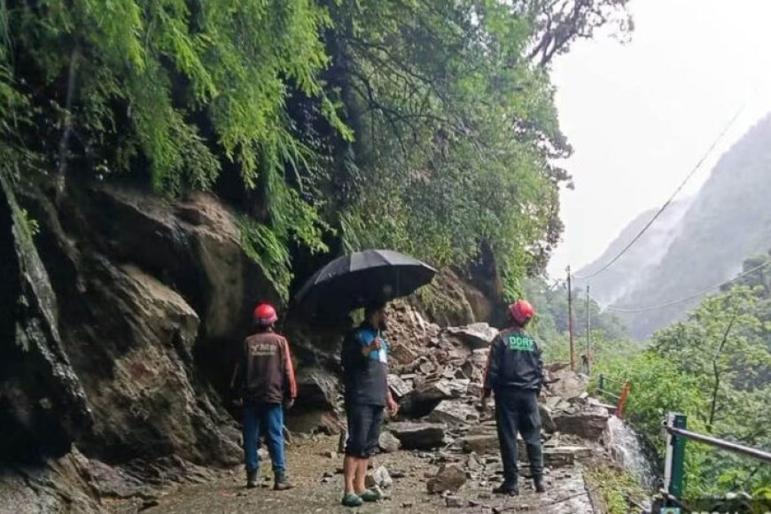 केदारनाथ-यात्रा-पर-बारिश-का-ब्रेक!-गोरीकुंड-के-पास-मलबा-बोल्डर-गिरने-से-यात्रा-अगले-आदेश-तक-स्थगित