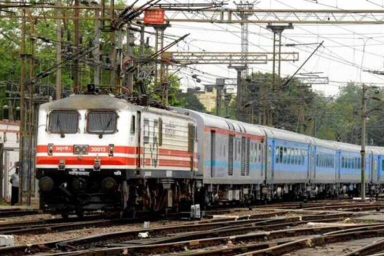 छत्तीसगढ़-के-रेल-यात्रियों-के-लिए-खुशखबरी!-पुणे-हावड़ा-स्पेशल-ट्रेन-चलेगी,-दुर्ग-बिलासपुर-रायगढ़-समेत-कई-स्टेशनों-पर-ठहराव