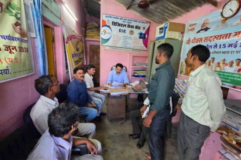 कलेक्टर-के-निर्देशन-में-एसडीएम-ने-वेंकटनगर-सहकारी-समिति-का-किया-निरीक्षण
