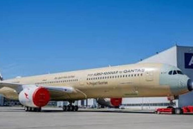3814-19-193856395527-396863149785-735083483657-317897315845958-qantas-273304-airbus-a350-1